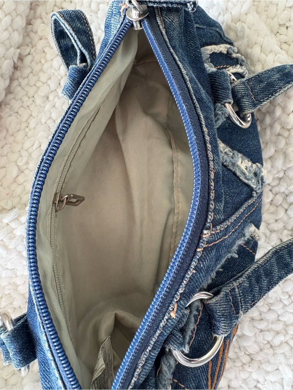 Vintage Y2K GUESS Denim Mini Barrel Shoulder Bag Frayed G Logo McBling Purse - Picture 7 of 7